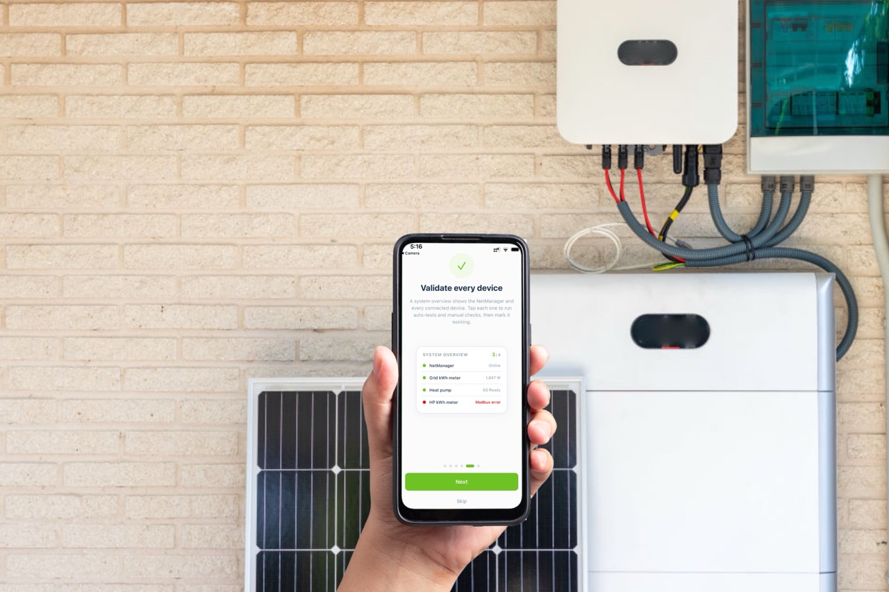 Installateur controleert de installatie in de Installateursapp
